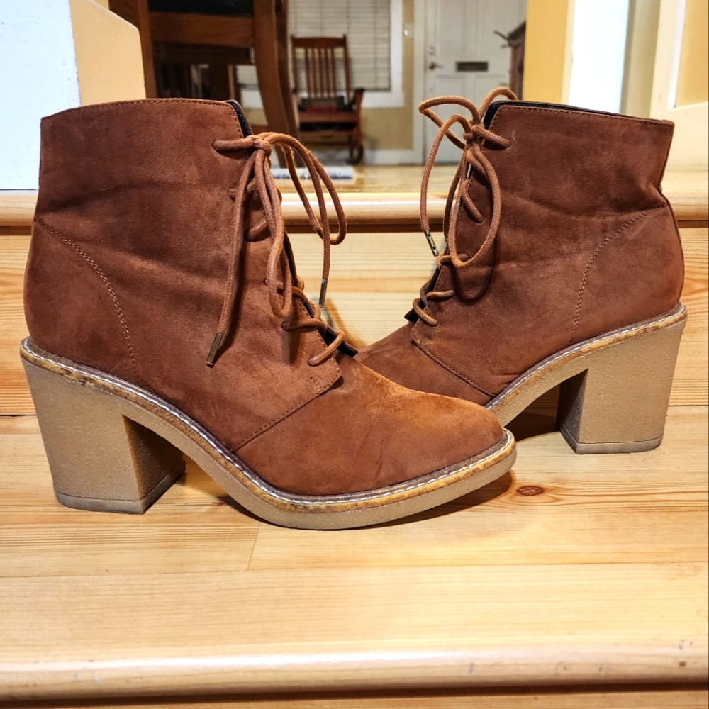 FOREVER 21 Women's Suade Ankle Boots ๐ข - Picture 2 of 9